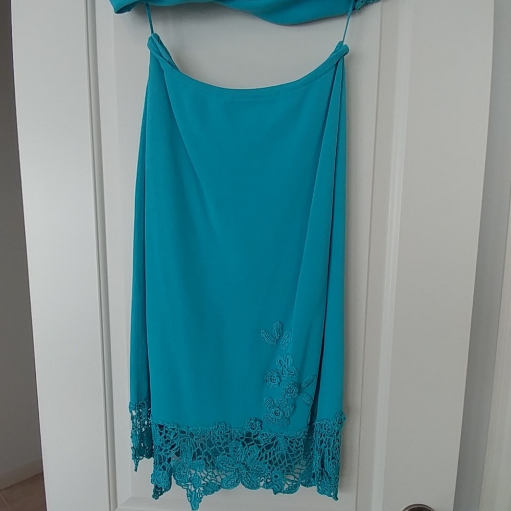 Dress - Picture 2 of 4